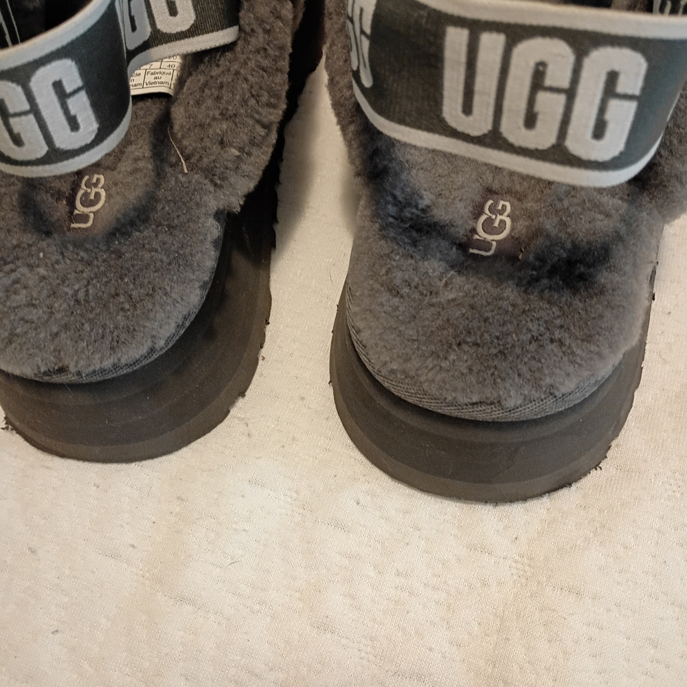 UGG🤍 - Picture 5 of 10